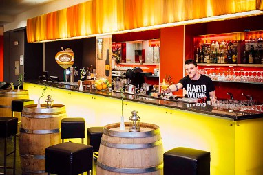 Vienna House Easy by Wyndham Bucharest Airport: Bar/Lounge