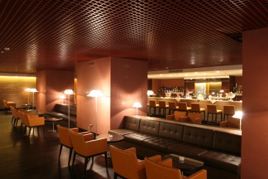 Golden Tulip Plaza Caserta: 酒吧/休息室