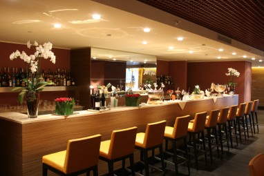 Golden Tulip Plaza Caserta: Bar/Lounge