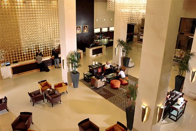 Media Rotana Hotel Dubai: Холл