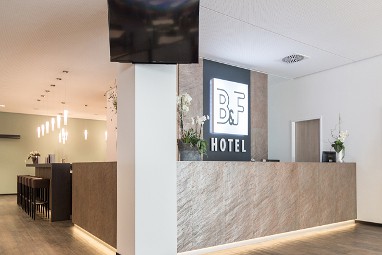 B&F Hotel am Neumarkt: Hol recepcyjny
