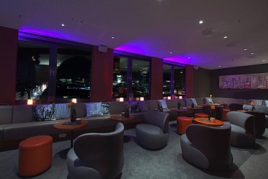 me and all hotel düsseldorf - part of JdV by Hyatt: Bar/Lounge