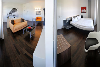 V8 HOTEL Motorworld Region Stuttgart: Chambre