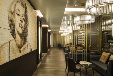 Radisson Blu Hotel Ajman: Bar/salotto