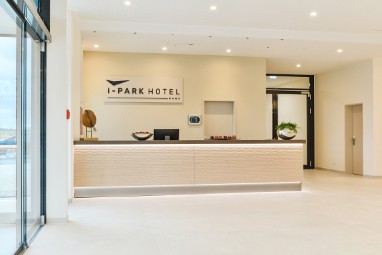 i-PARK Hotel: Lobby